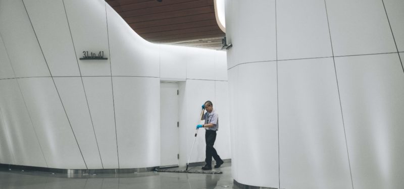 Higienização e conservação por meio da limpeza profissional